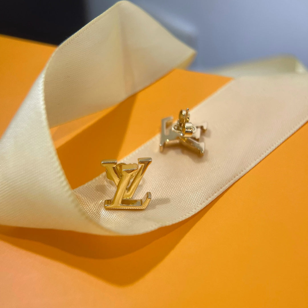 LV LOGO GOLD STUD EARRINGS – Loveamo