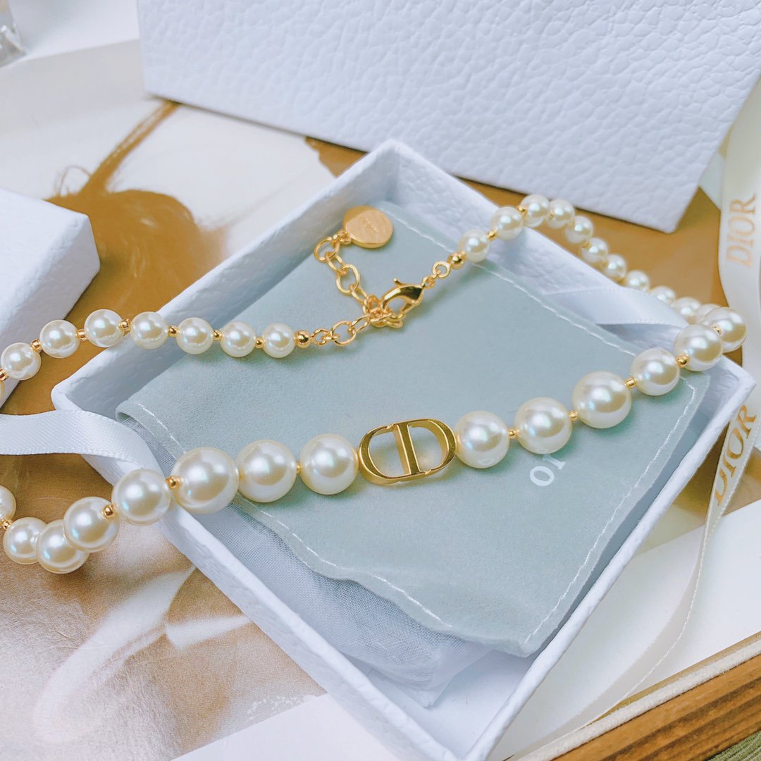 taijian CD Pearl Necklace high Sense of Niche Temperament Necklace Retro  Wild Choker Clavicle Chain CD Pearl Necklace : Amazon.ca: Clothing, Shoes &  Accessories